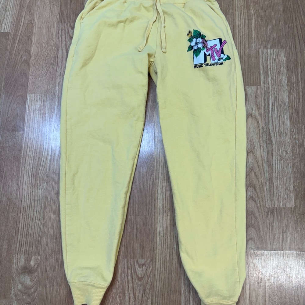 MTV Yellow Sweatpants Relaxed Fit Elastic Cuffs
